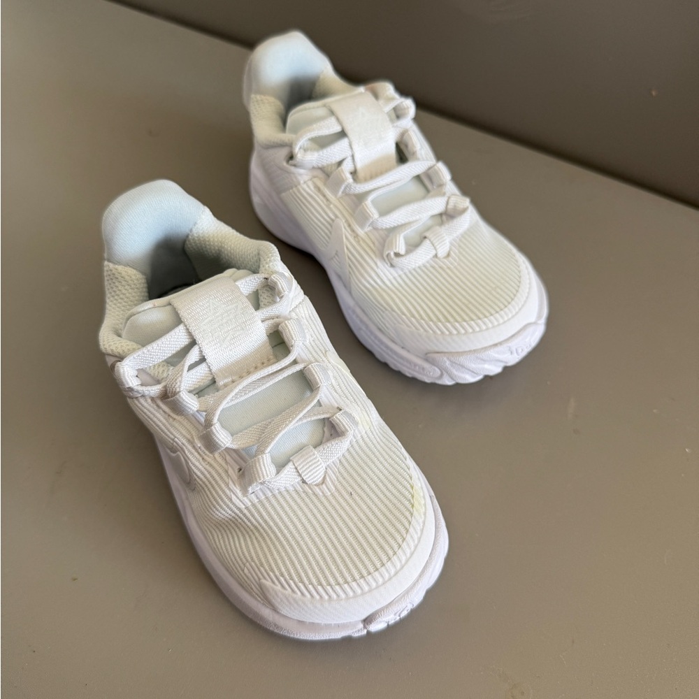 Nike White Sneakers with Breathable Mesh and Cushioned Sole